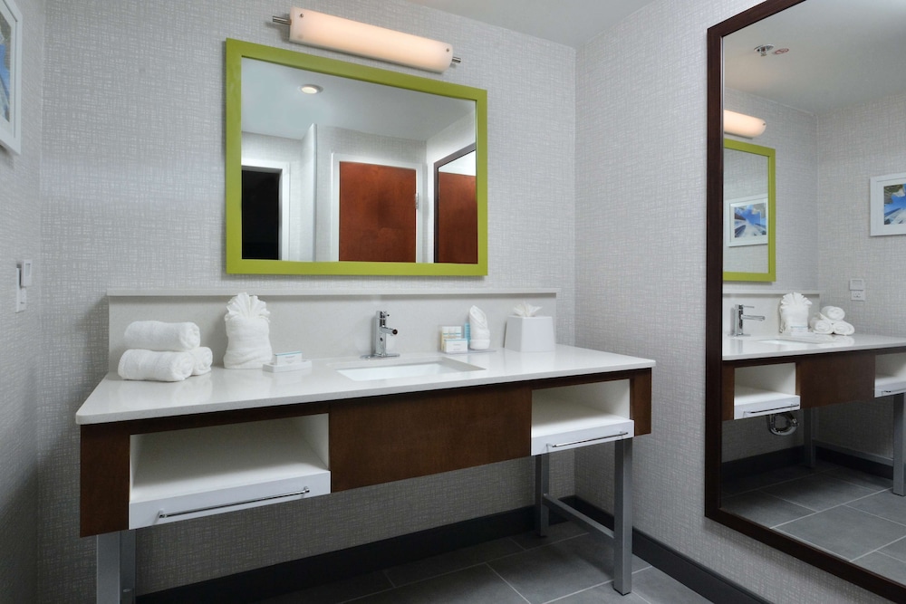 Hampton Inn & Suites by HIlton Charlotte North I 485 - photo 14
