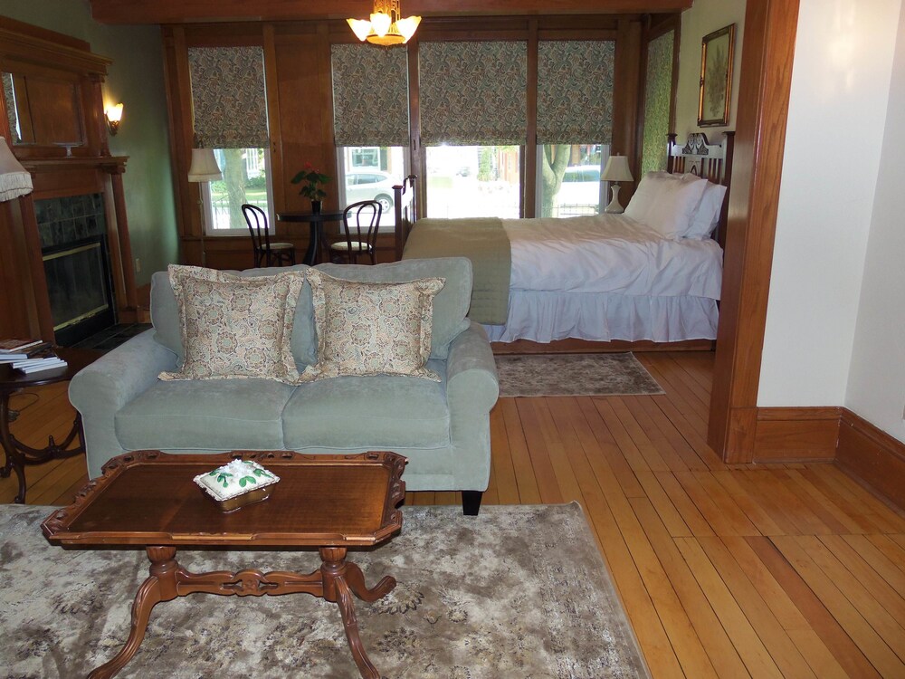 The Wanderlust Hotel - photo 8