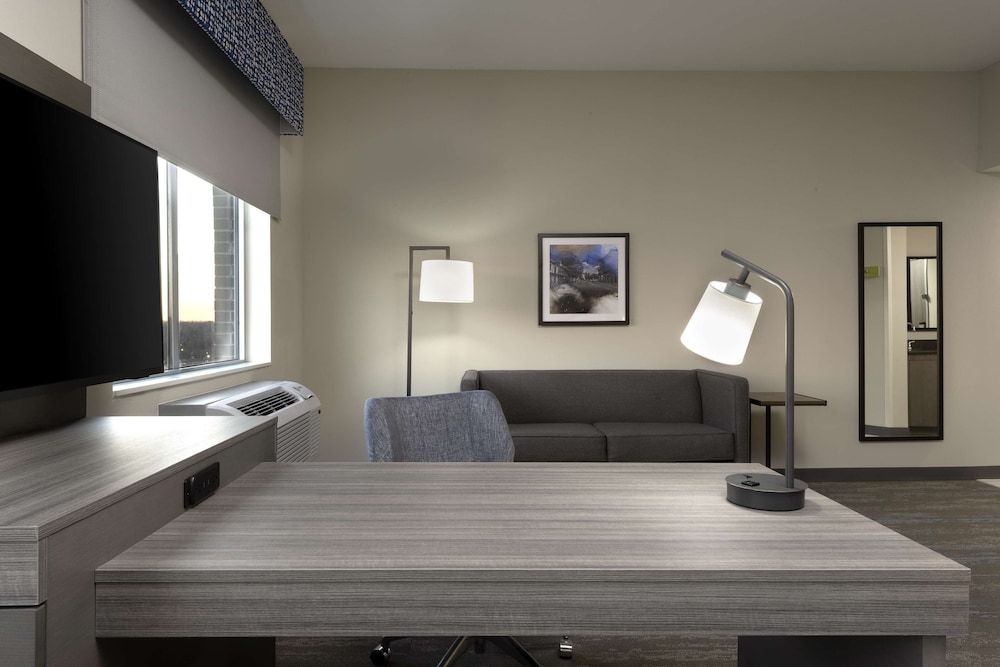 Hampton Inn & Suites St. Charles Old Town Area - photo 5