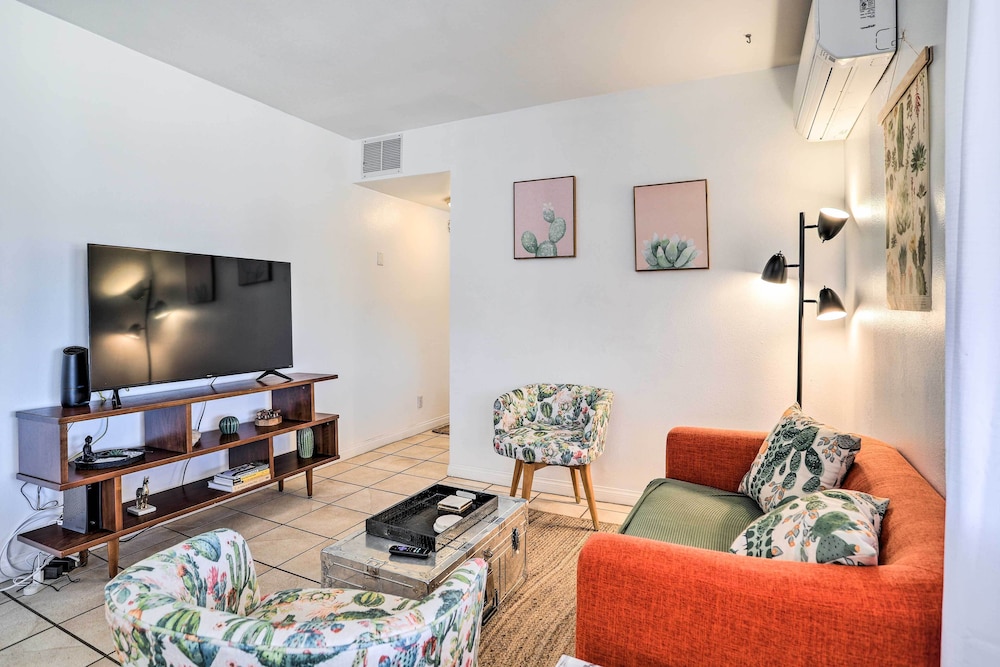 Cali Desert Oasis with Hot Tub and Mtn Views — hotel in Twentynine Palms