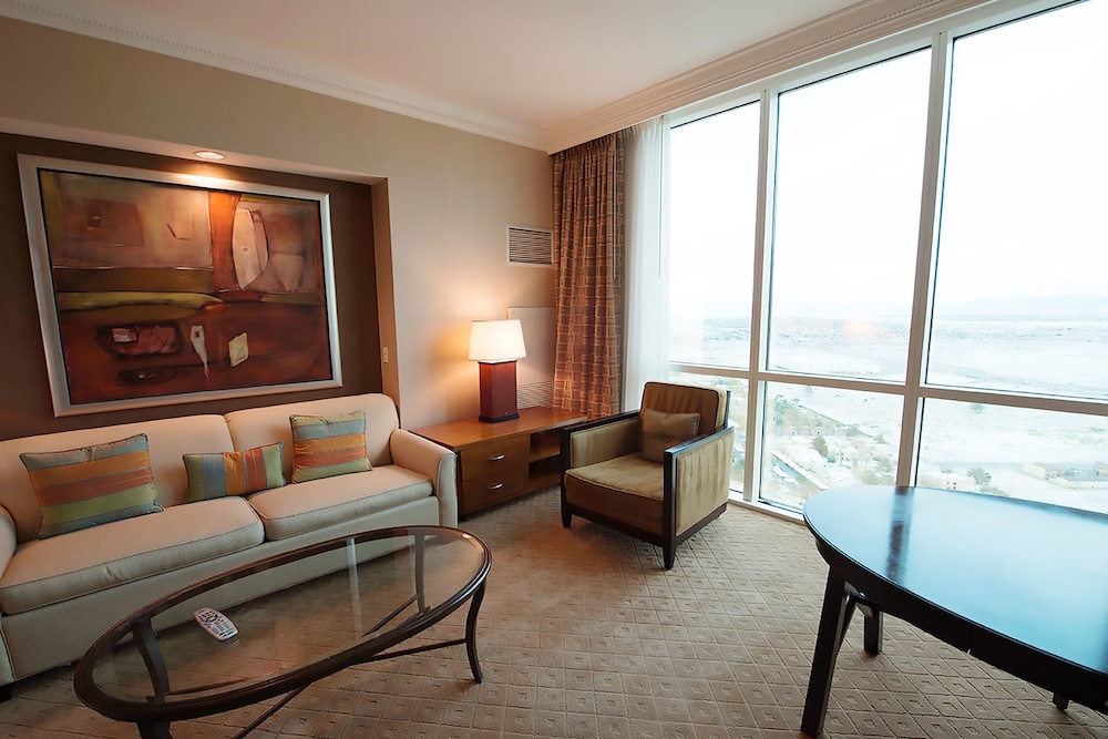 888 One Bedroom Balcony Suite at Signature Condo Hotel - photo 26