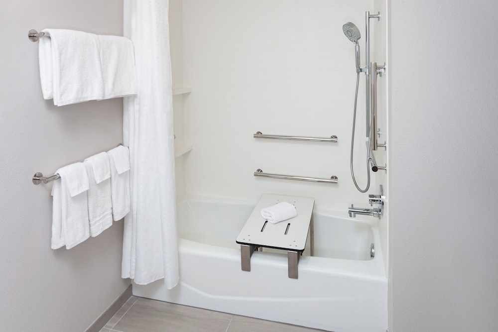 Holiday Inn Express & Suites Reedsburg Dells Area by IHG - photo 24