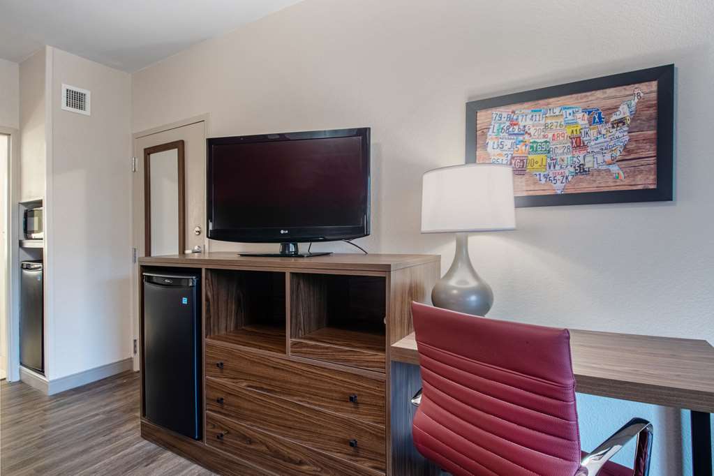Econo Lodge Inn & Suites Foley North Gulf Shores - photo 22