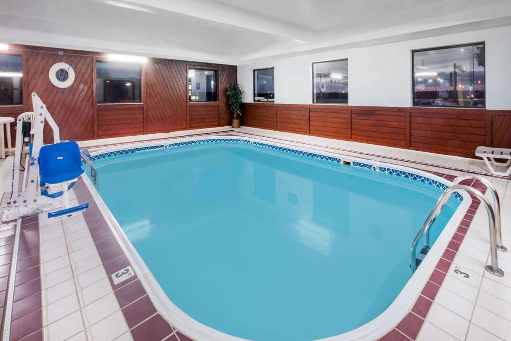 Days Inn by Wyndham Watertown - photo 4