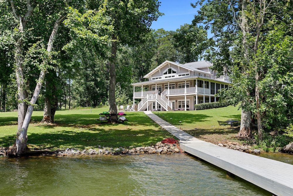 Sunset Point - carbon neutral hotel in Spring