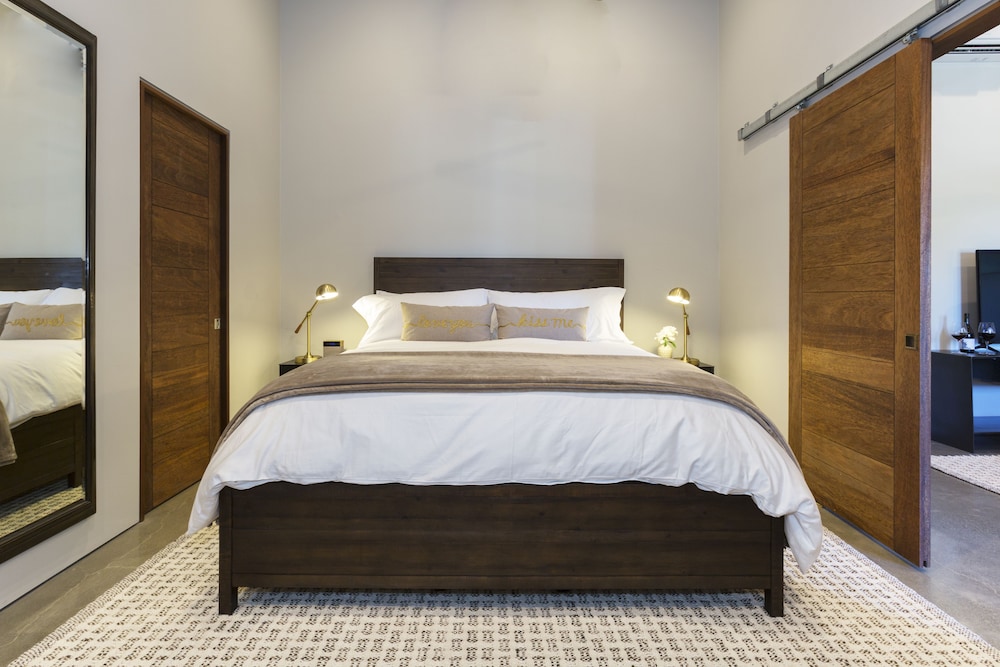Bed & Barrel at Stonehouse Cellars - photo 4