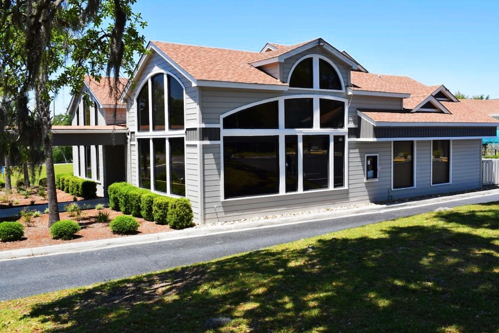 Howard Johnson by Wyndham Beaufort Parris Island - photo 20