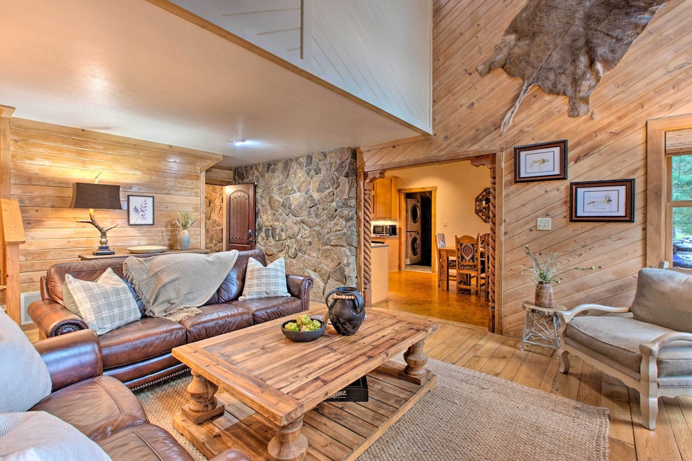 Blue Spruce Cabin with Hot Tub And Resort Amenities - photo 16