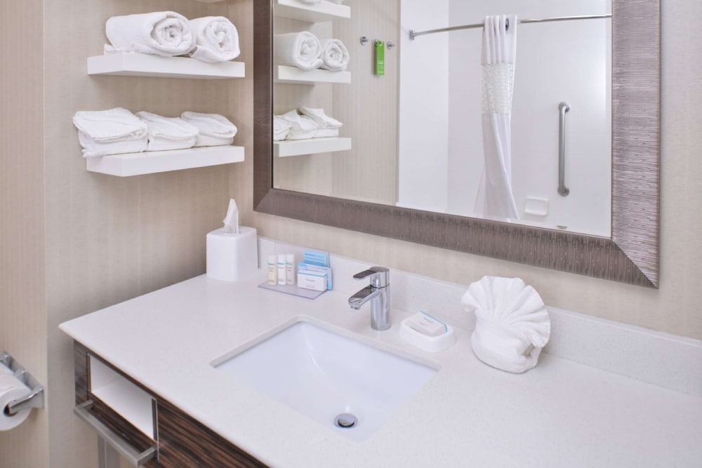 Hampton Inn & Suites Bend - photo 26