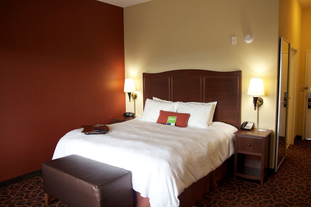 Hampton Inn & Suites Watertown - photo 11
