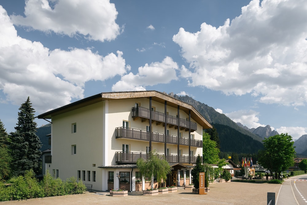Hotel Sole Sonne — hotel in Dobbiaco