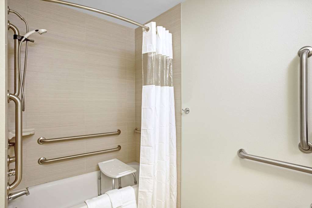 La Quinta Inn & Suites by Wyndham Grand Forks - photo 23