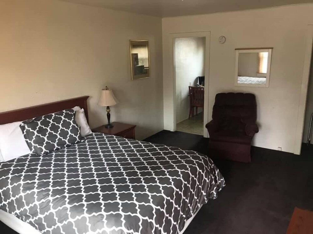 The Manor Motel - photo 27