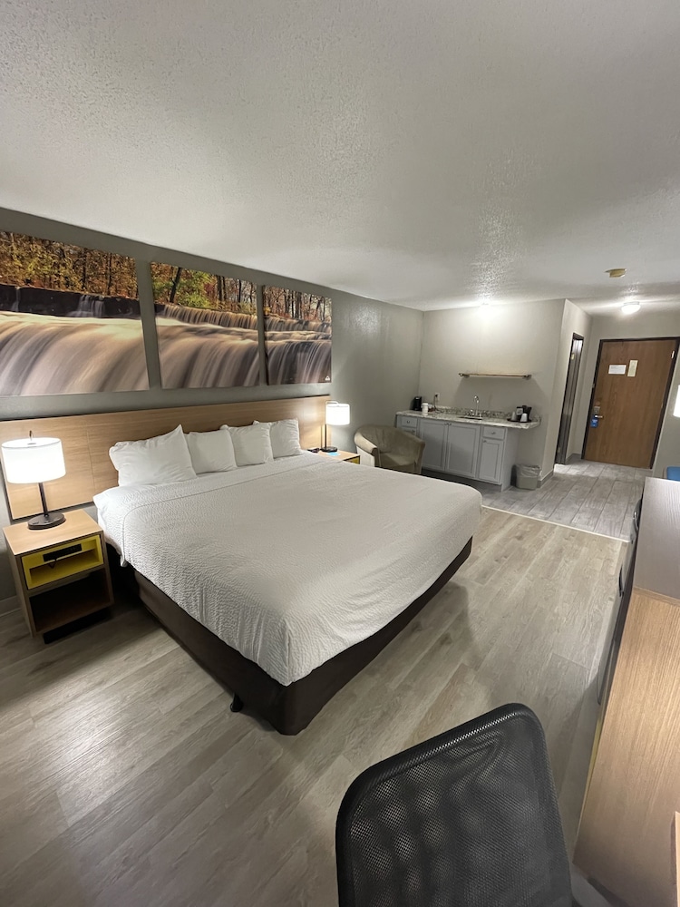 Days Inn by Wyndham Alpena - photo 19