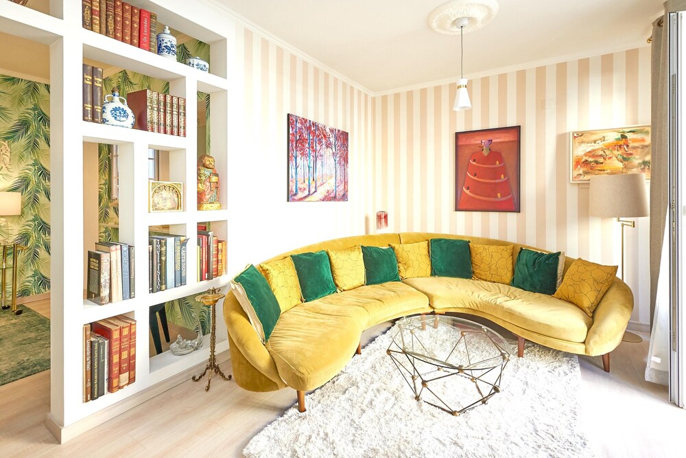 Spacious apartment in Estoril with private garden 120 m — 4-Star Luxury Hotel in Estoril, Portugal