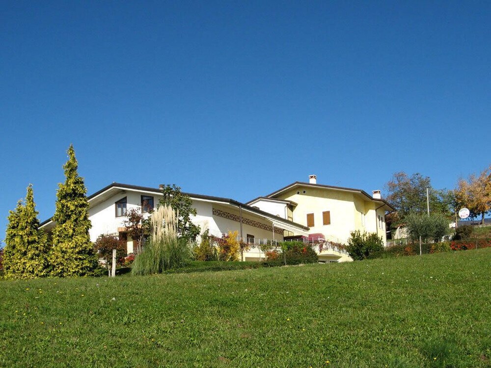 Hotel La Rua - last minute hotel in Carre