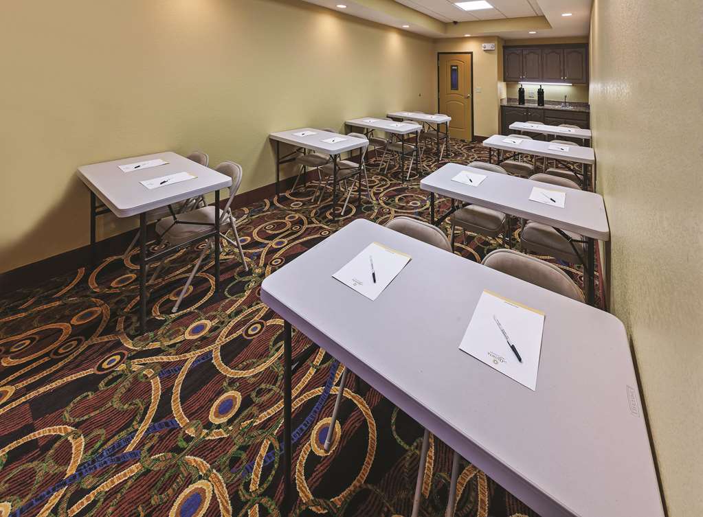 La Quinta Inn & Suites by Wyndham Searcy - photo 18