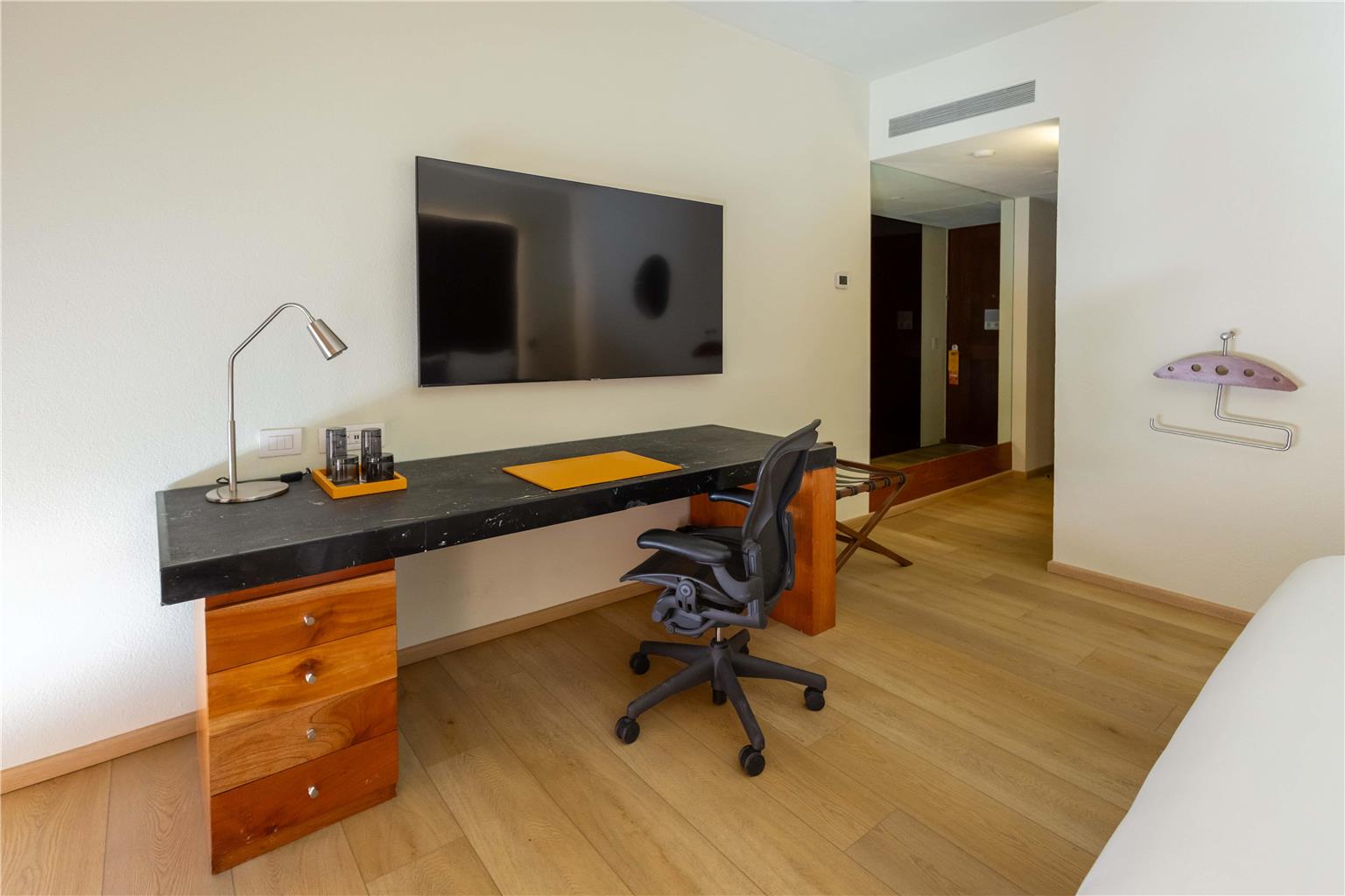 BMONTV ROOM