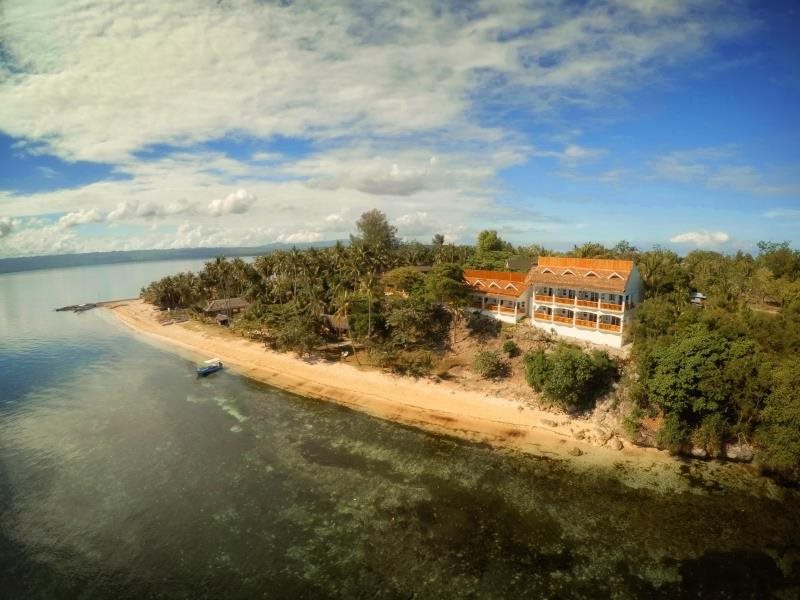 Pura Vida Beach Dive Resort Cabilao — Loon