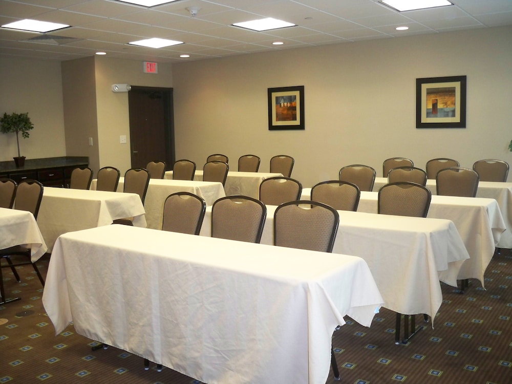 Holiday Inn Express & Suites Omaha I 80 by IHG - photo 26