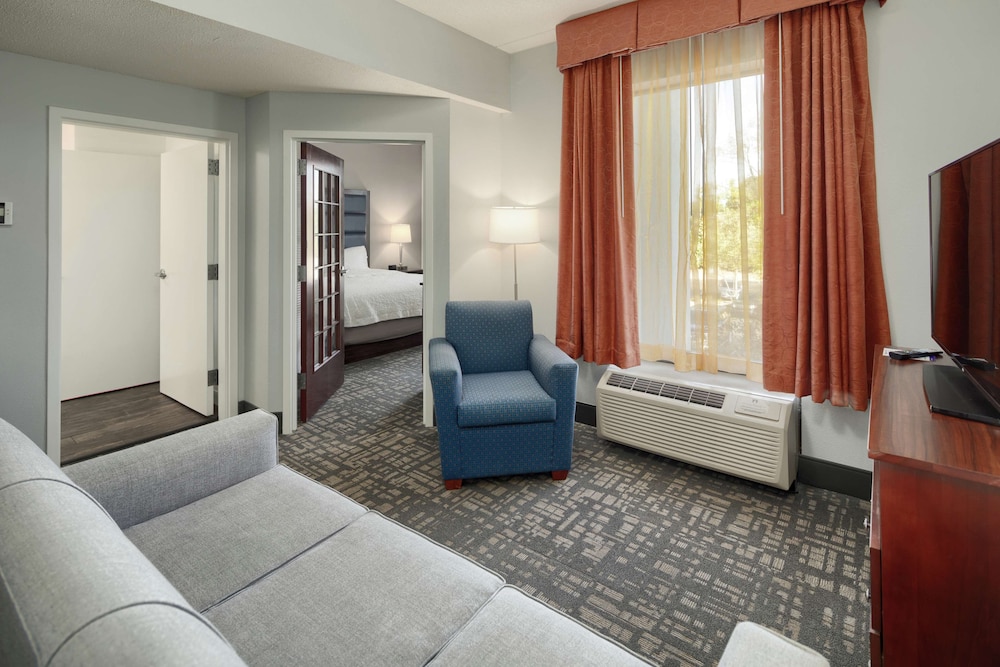 Hampton Inn Louisville Northeast - photo 14