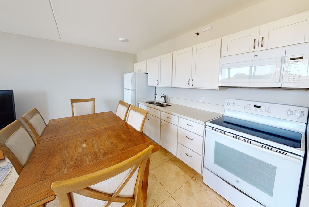Waikiki Banyan High Level Condo with Private Lanai by Koko Resort Vacation Rentals - photo 48