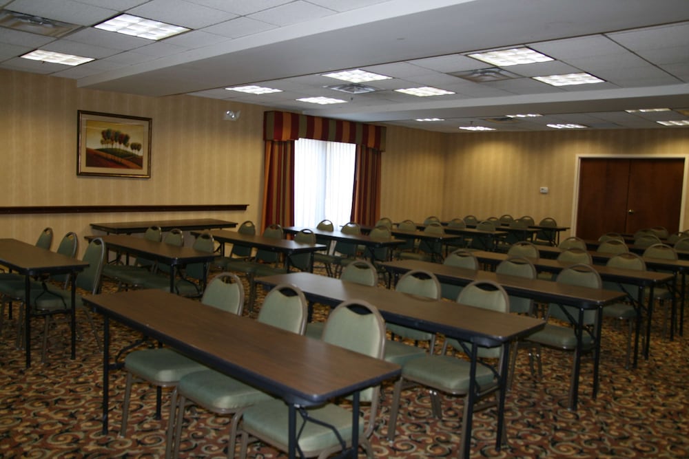 Hampton Inn Adel - photo 31