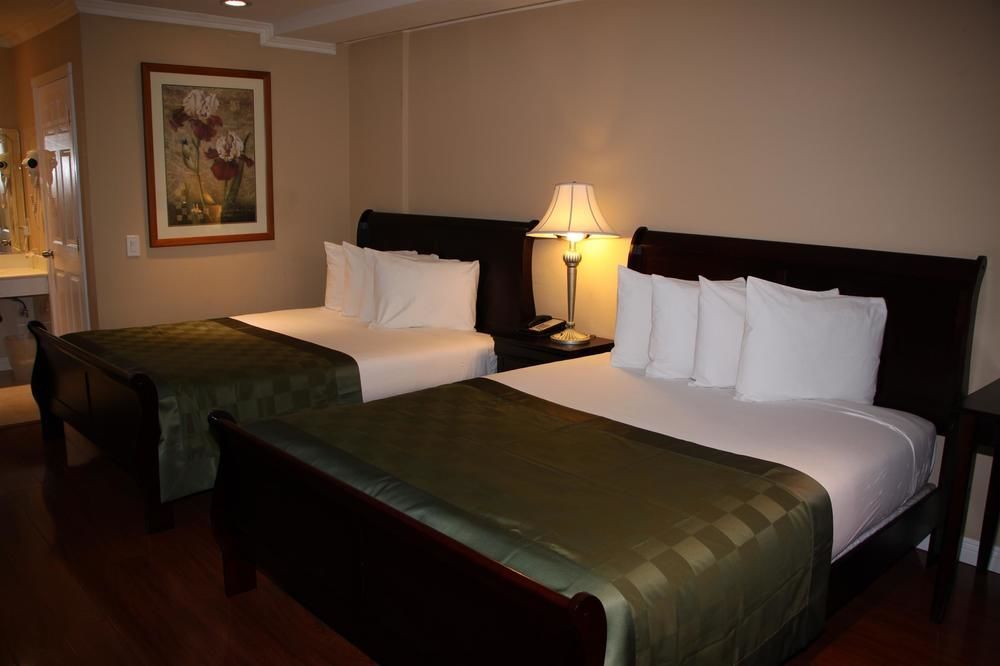 Ambassador Inn Alhambra - photo 11