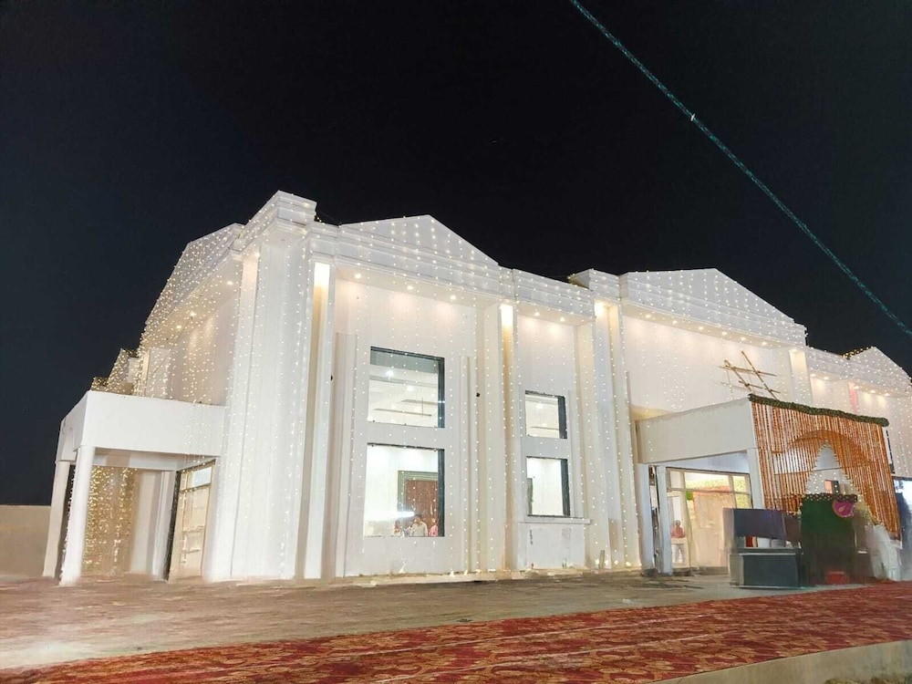 Varda Resort in Buxar, India