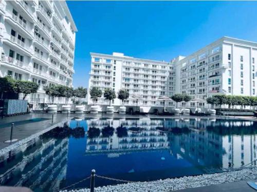 Dlf Stays in Lucknow, India