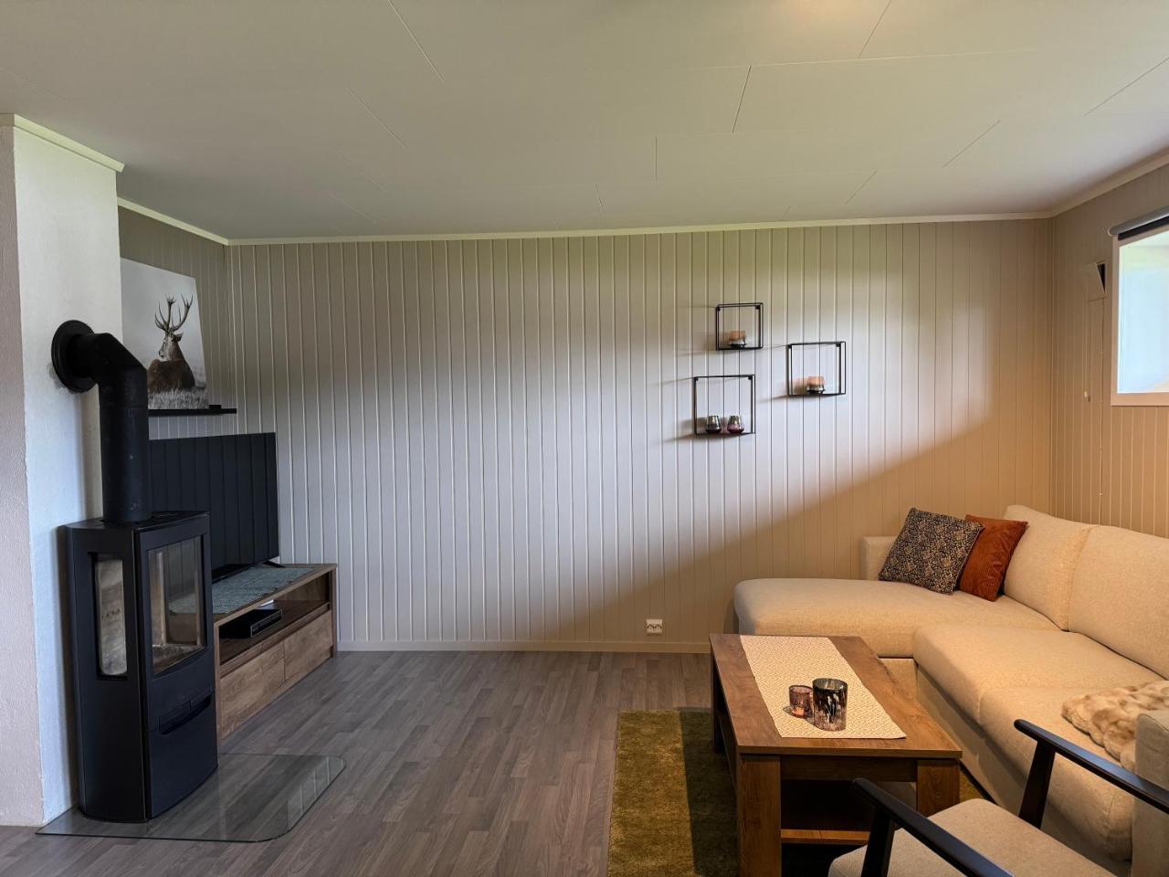 Fin Leilighet Sentralt I Tromsø Gratis Parkering — hotel near Tromsø Airport
