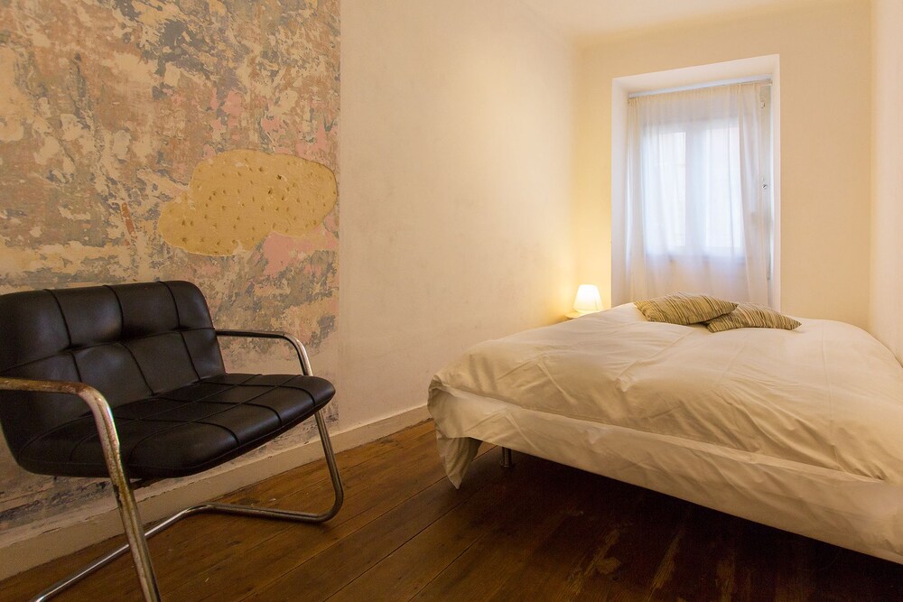 Principe Real III by Homing
