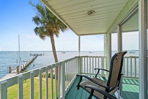 Spacious 3 Story Bayfront Home Perfect for Family Fun & Relaxation — 4-Star Luxury Hotel in Panama, United States