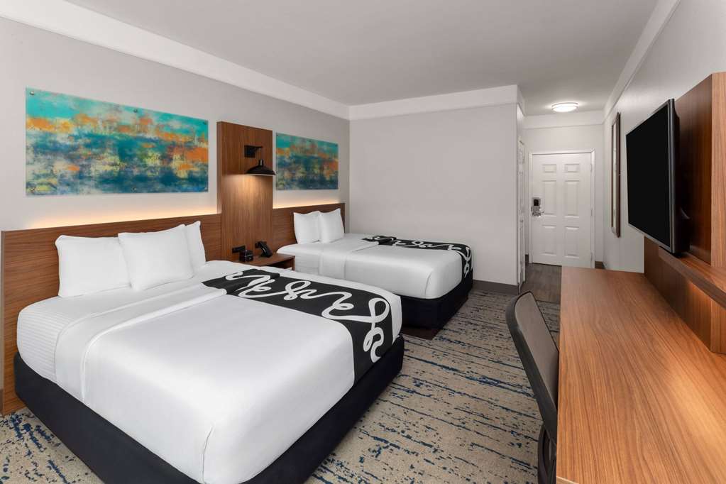 La Quinta Inn & Suites by Wyndham Angleton - photo 33