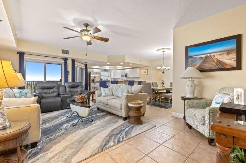 Beachside Bliss Walk to Beach Great Amenities OW5 401 — 4-Star Luxury Hotel in Edgewater, United States