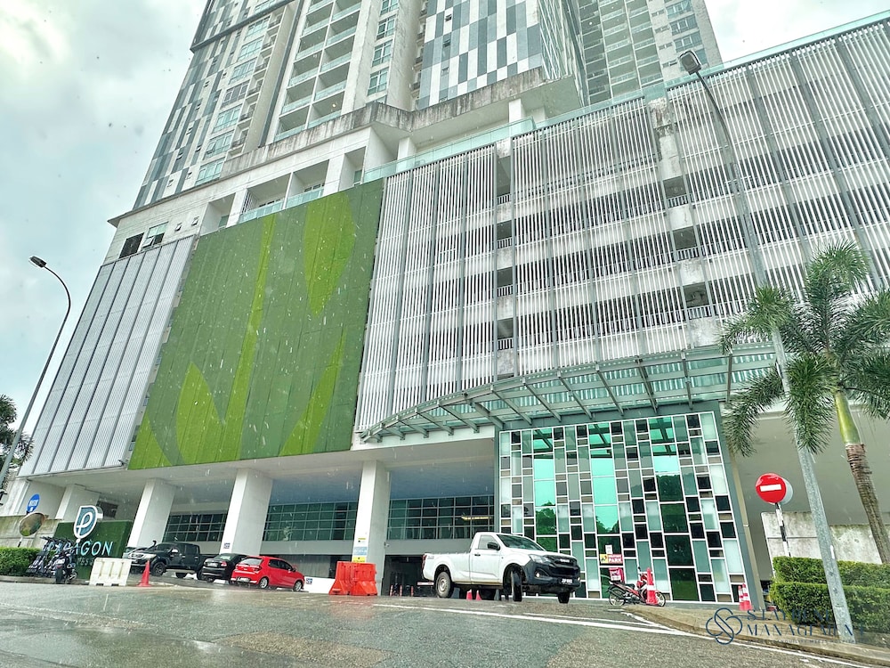 Paragon Suites Ciq Homestay By Welcome Home — 4-Star Luxury Hotel in Johor Bahru, Malaysia