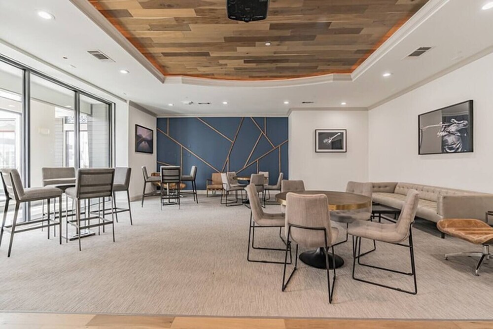 The Luxury Suites of Houston - photo 25