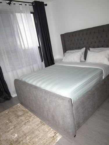 3 Bedroom Luxury Apartment Airport Pick Up Available
