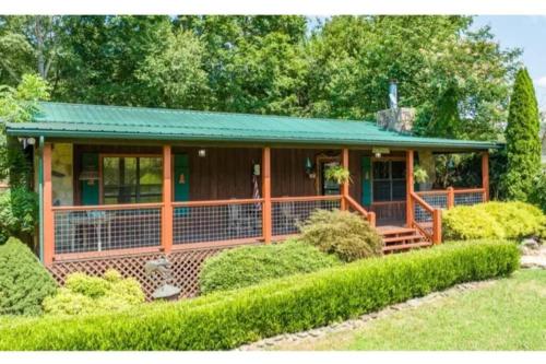 Riverside Dreamin - carbon neutral hotel in Sevierville