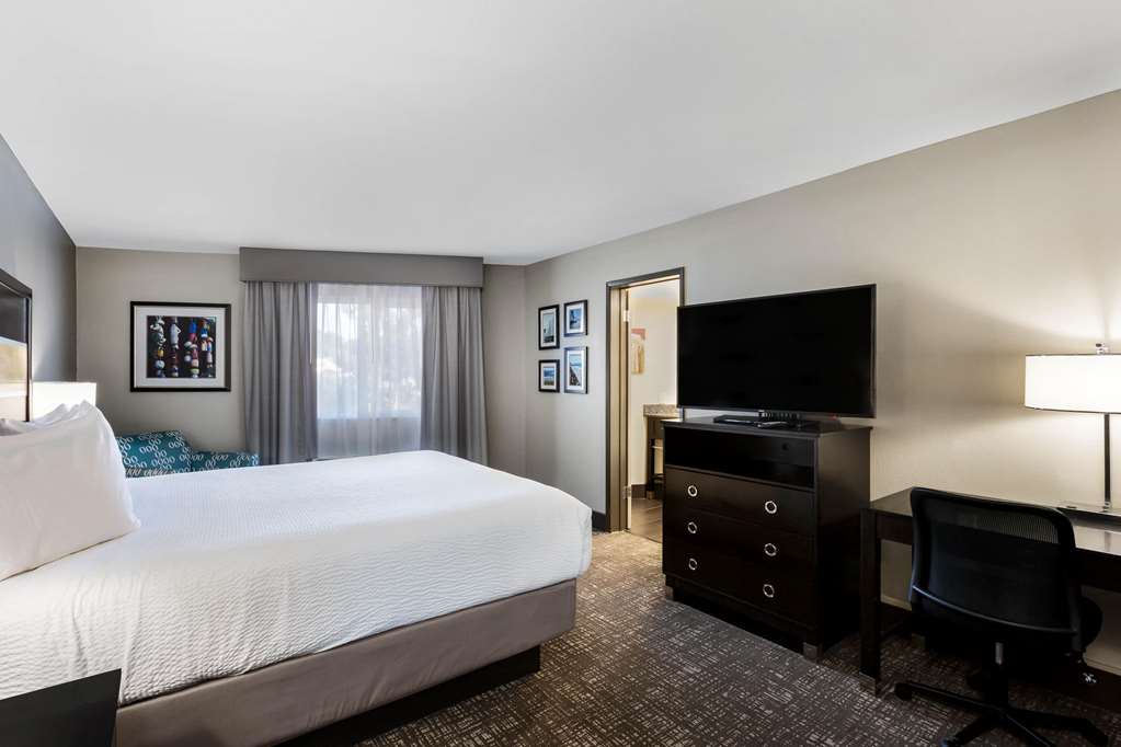 La Quinta Inn & Suites by Wyndham San Diego Mission Bay - photo 22