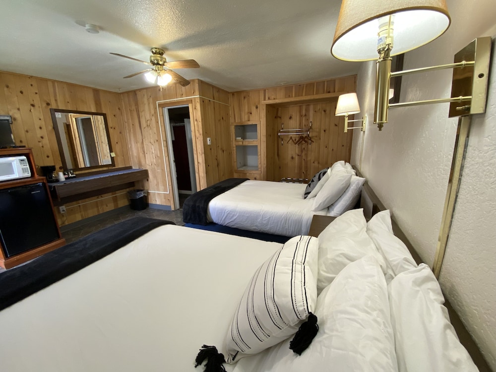 Columbia Point Resort - photo 8