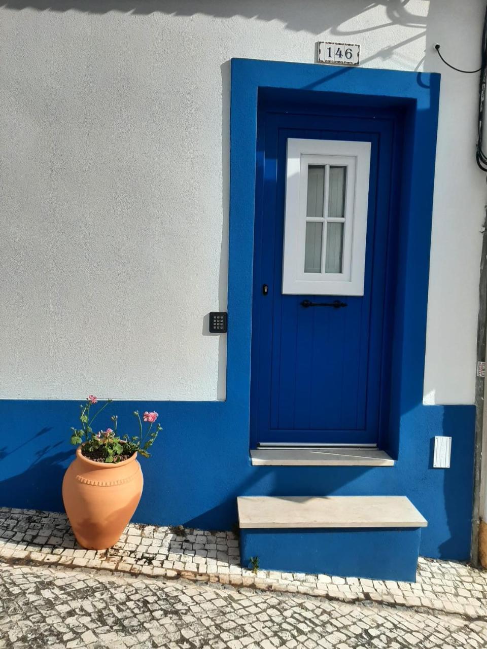 Cabana Sete Ondas in Nazare, Portugal