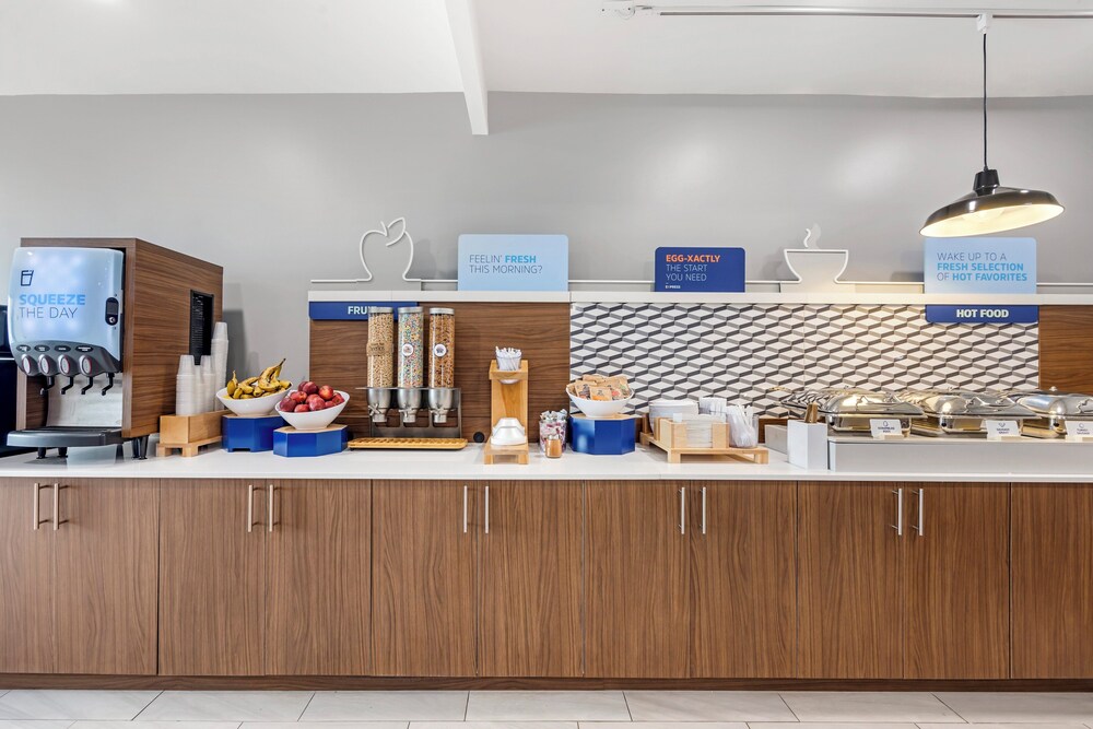 Holiday Inn Express White House an IHG Hotel - photo 32