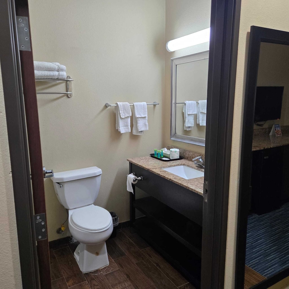 Karnes City Lodge By OYO Hwy 181 - photo 21