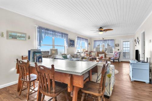 The Beach Fact Oar by Oak Island Accommodations - photo 39