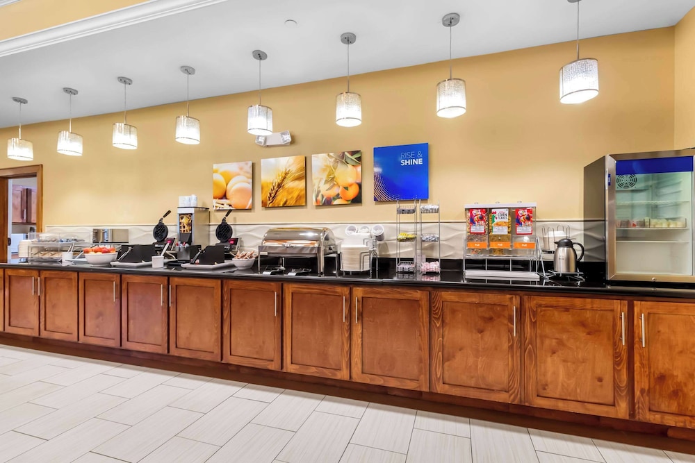 Comfort Suites at Katy Mills - photo 46