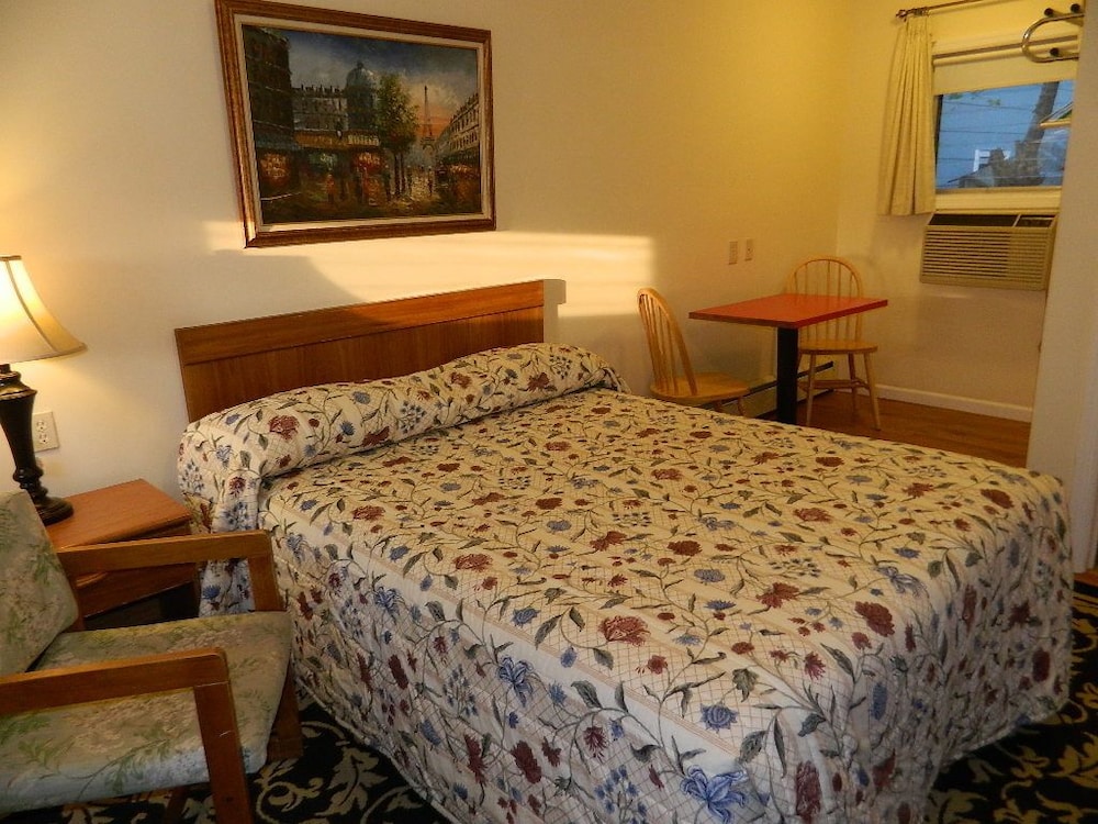 Twin Oaks Motel - photo 14