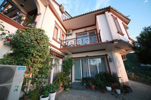 Mount Villa Kvariati