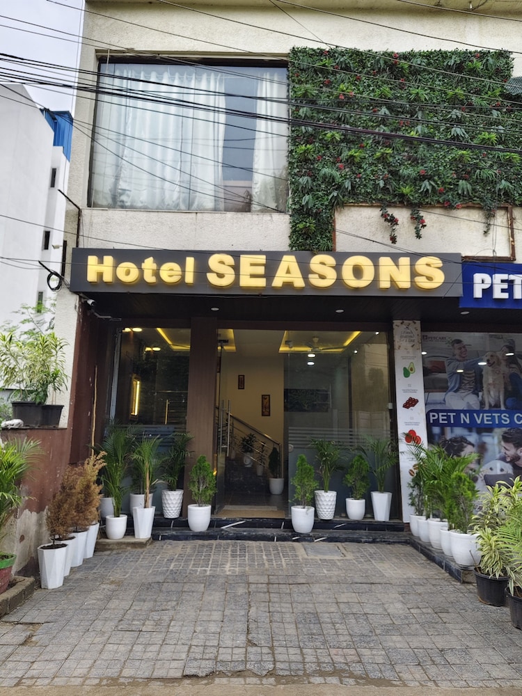 Hotel Seasons in Indore, India