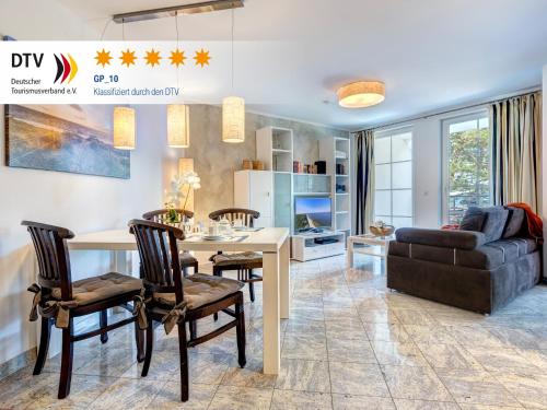 Ostseeresidenz Gorki Park 10 mit Wellness und Schwimmbad — 5-Star Luxury Hotel in Seebad Bansin, Germany